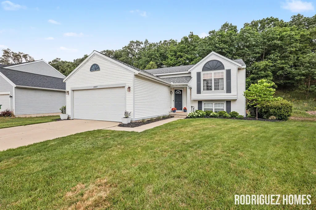 2007 Sandrel Drive NE Grand Rapids Charter Township MI 49505