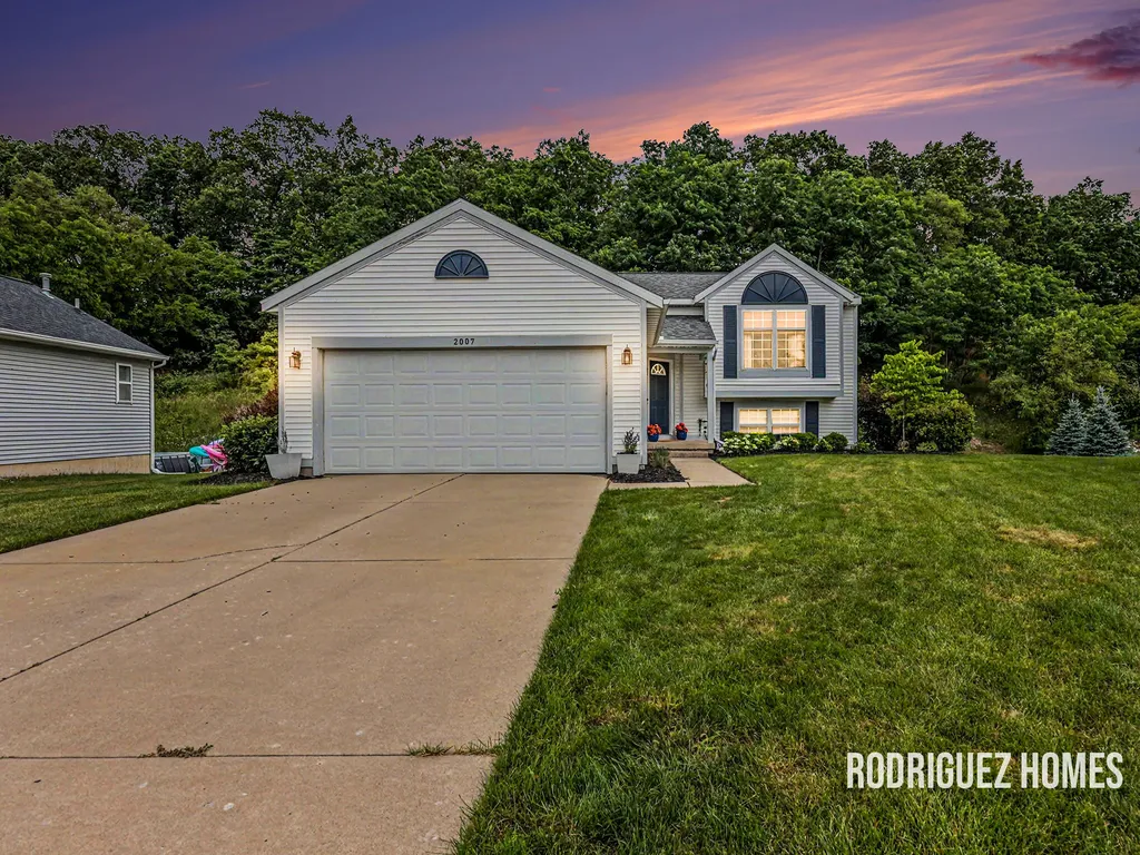 2007 Sandrel Drive NE Grand Rapids Charter Township MI 49505