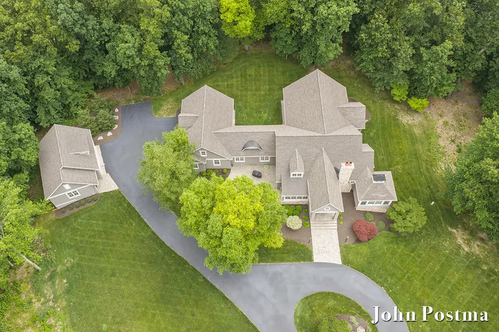 6605 Avonlea Court SE Cascade Charter Township MI 49546