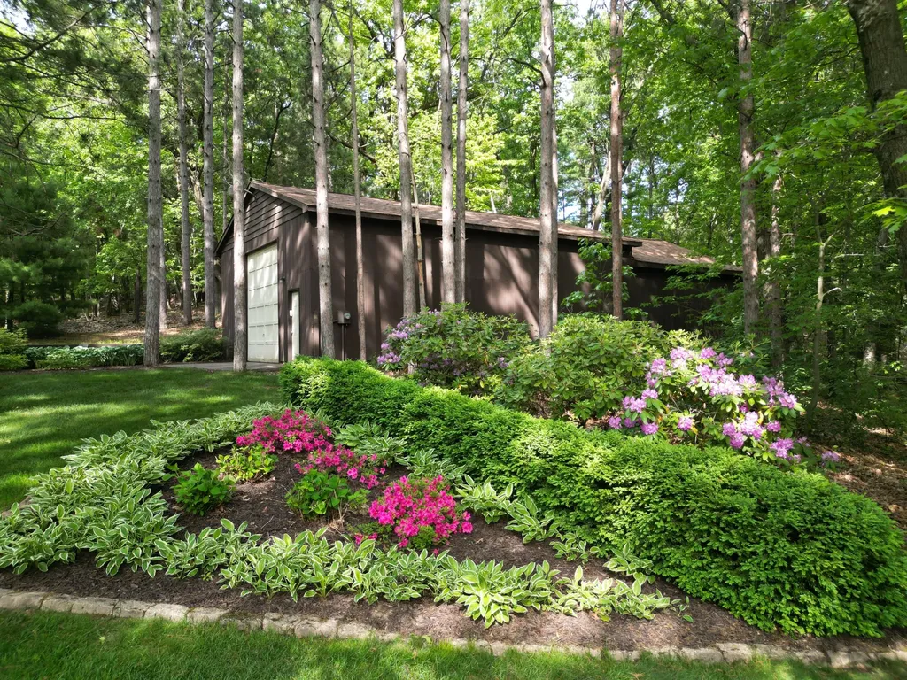 8160 Wilderness Trail NE Ada Township MI 49301