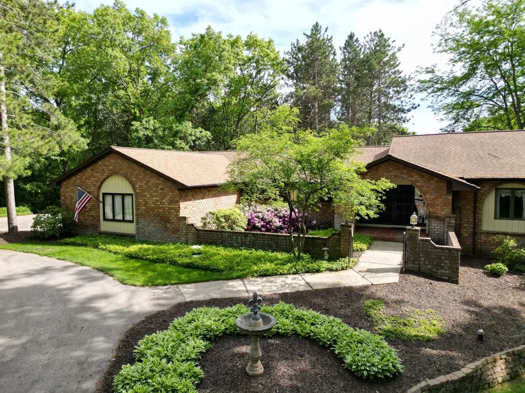8160 Wilderness Trail NE Ada Township MI 49301