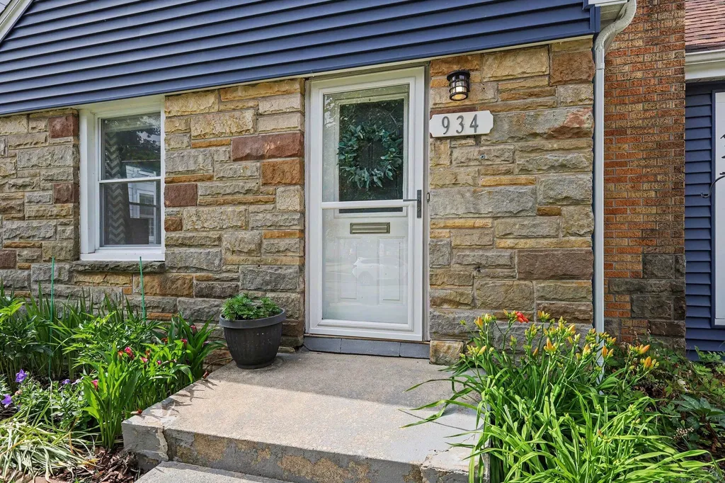 934 Reynard Street SE Grand Rapids City MI 49507