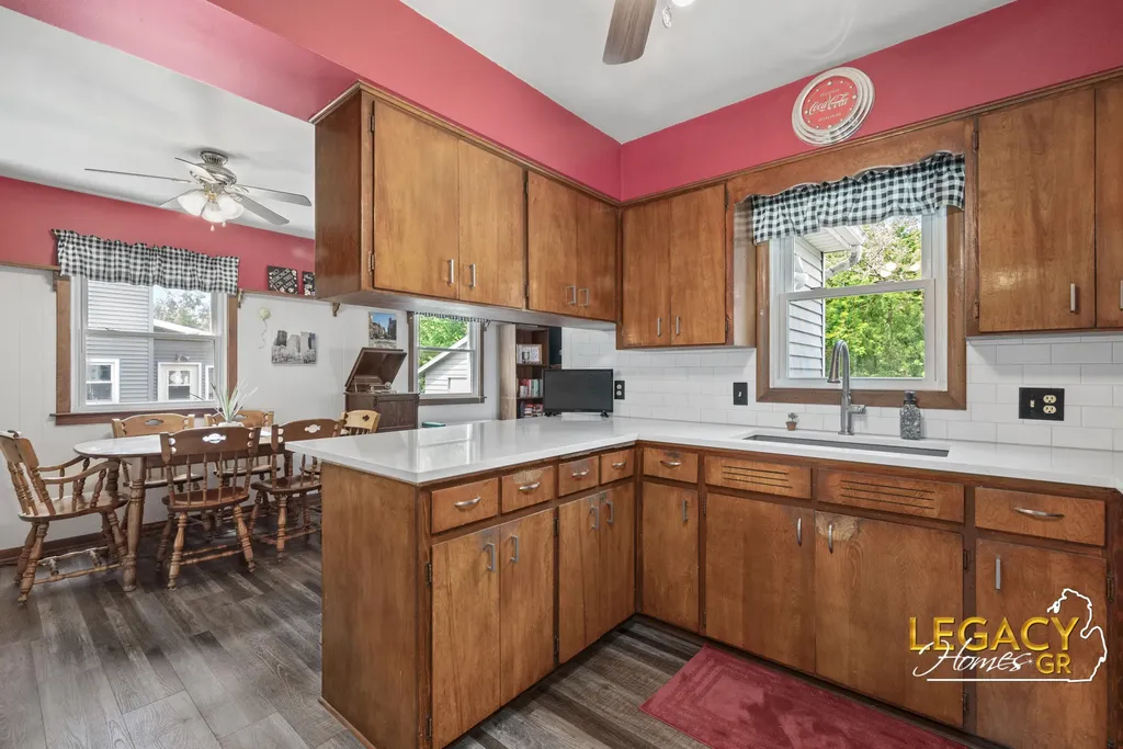 1031 Worcester Drive NE Grand Rapids City MI 49505