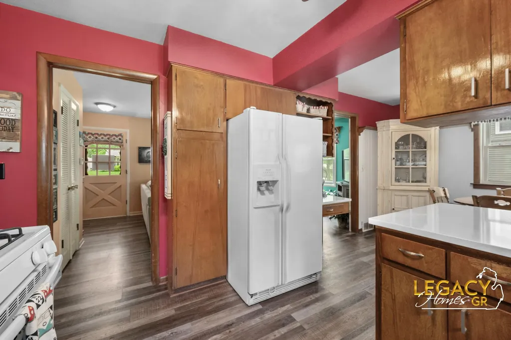 1031 Worcester Drive NE Grand Rapids City MI 49505
