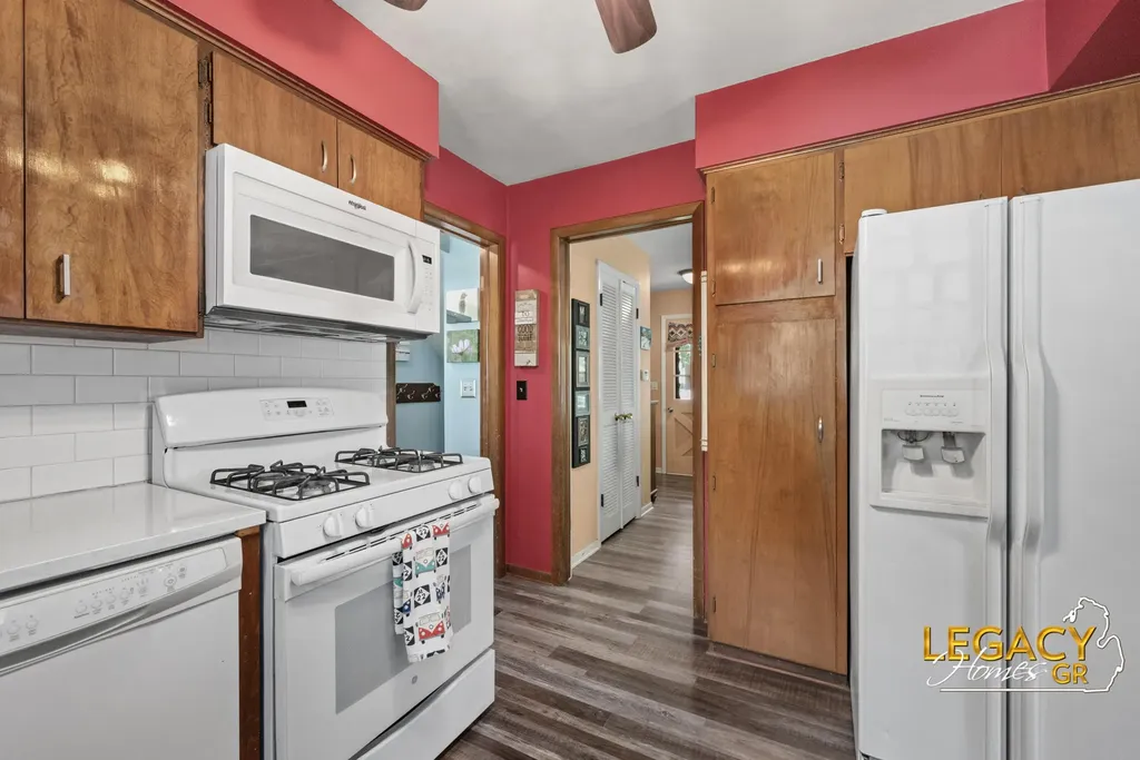 1031 Worcester Drive NE Grand Rapids City MI 49505