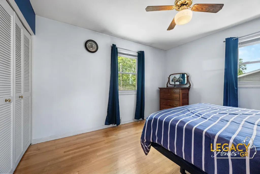1031 Worcester Drive NE Grand Rapids City MI 49505