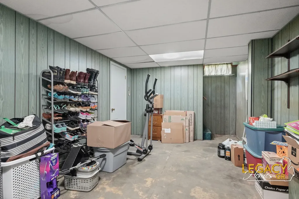 1031 Worcester Drive NE Grand Rapids City MI 49505