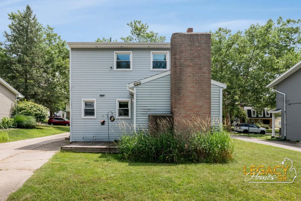 1031 Worcester Drive NE Grand Rapids City MI 49505