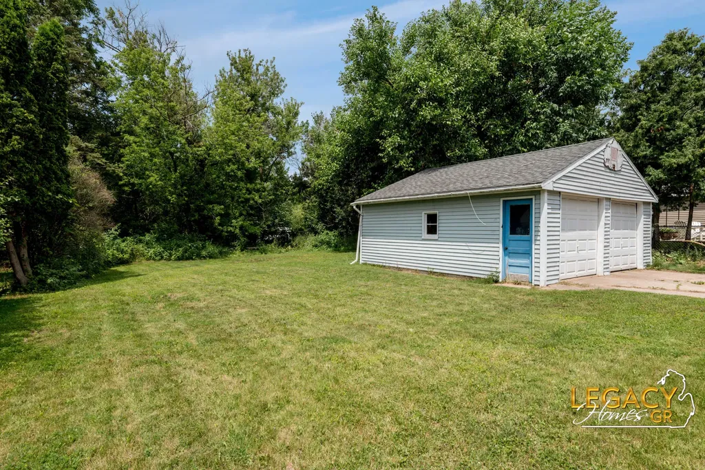 1031 Worcester Drive NE Grand Rapids City MI 49505
