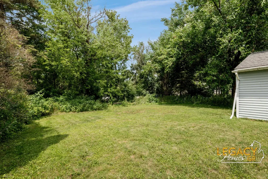 1031 Worcester Drive NE Grand Rapids City MI 49505