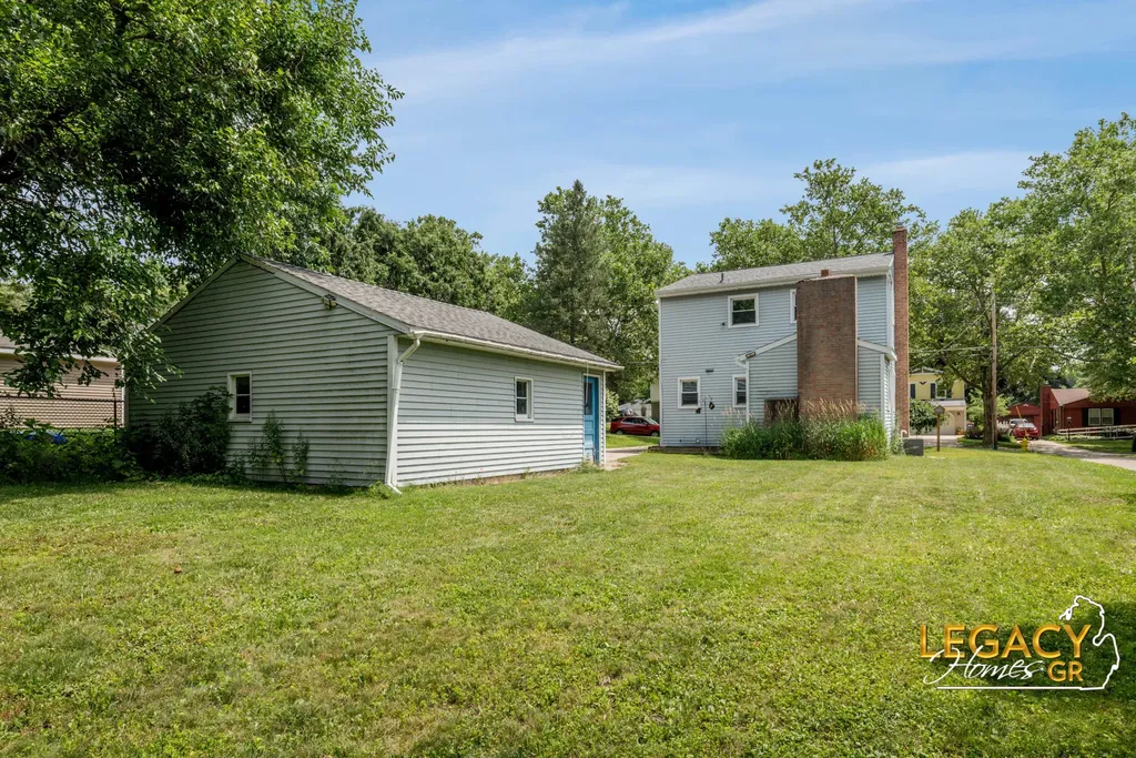 1031 Worcester Drive NE Grand Rapids City MI 49505