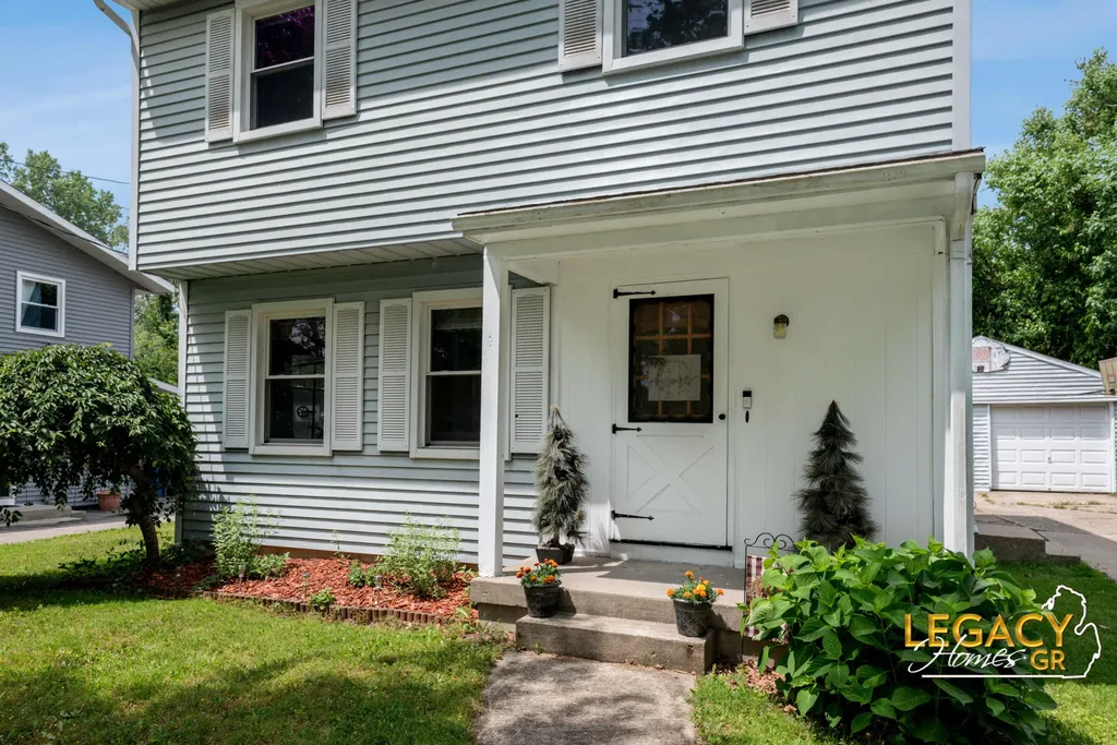 1031 Worcester Drive NE Grand Rapids City MI 49505
