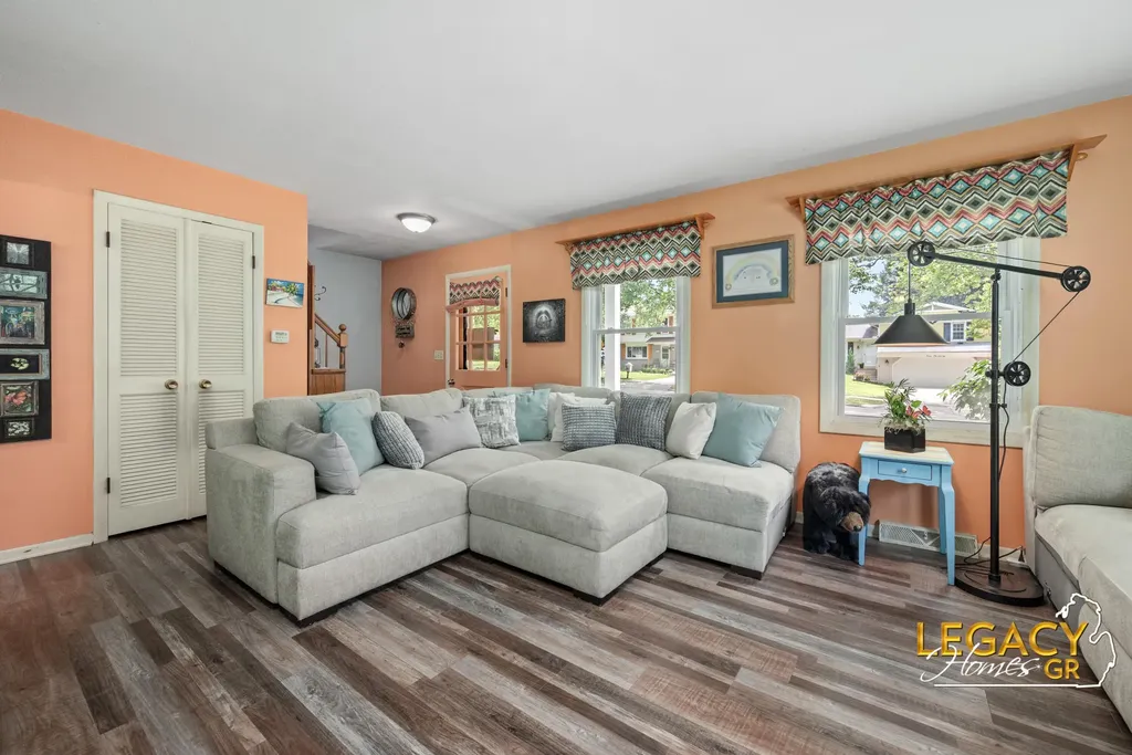 1031 Worcester Drive NE Grand Rapids City MI 49505