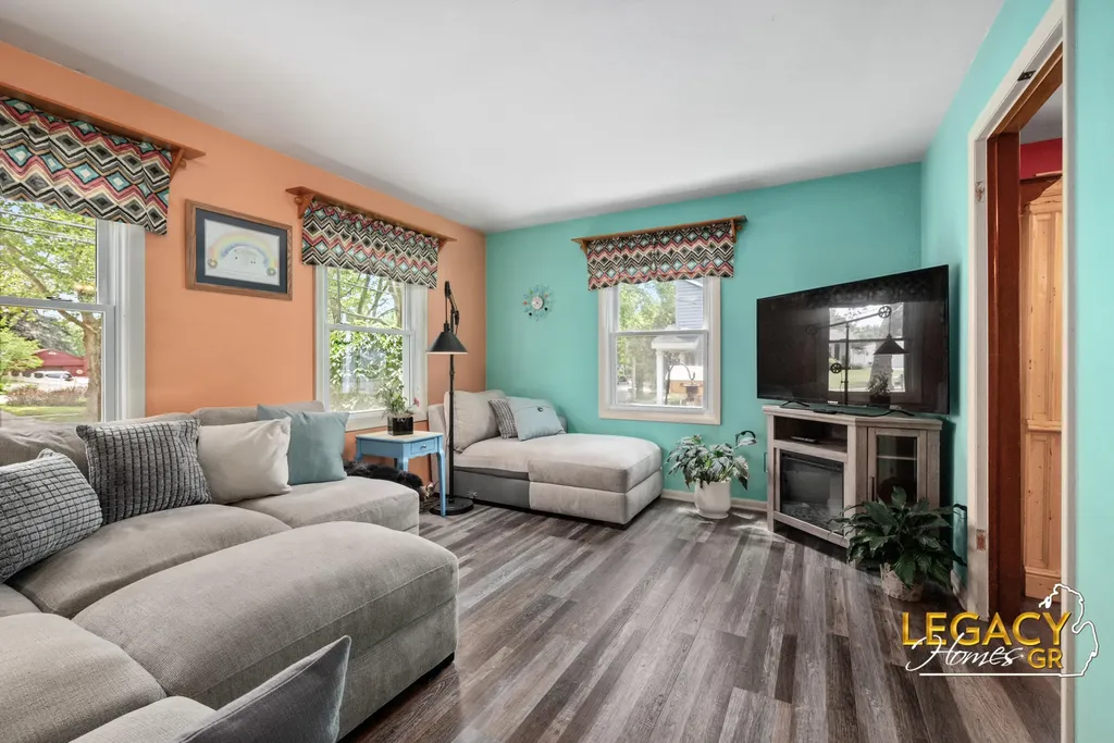 1031 Worcester Drive NE Grand Rapids City MI 49505