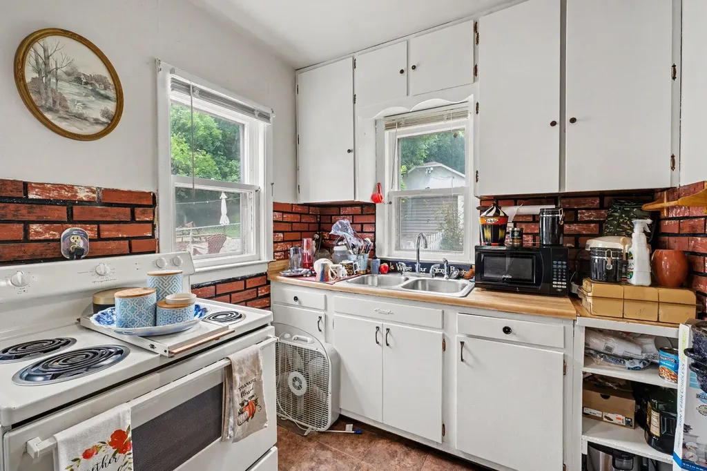 429 Coldbrook Street NE Grand Rapids City MI 49503