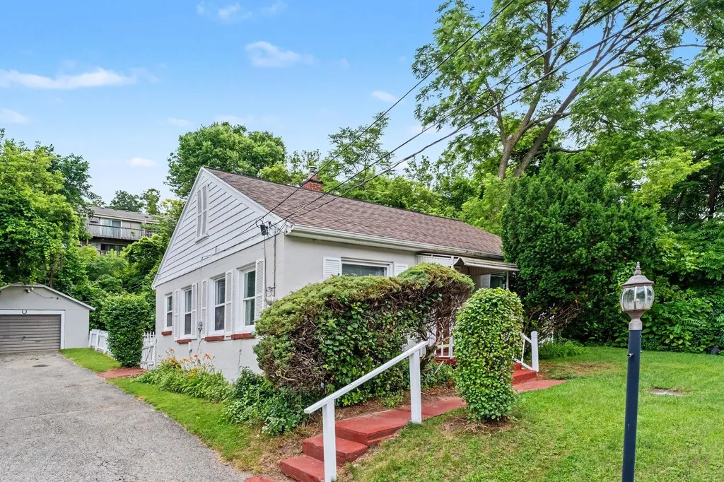 429 Coldbrook Street NE Grand Rapids City MI 49503