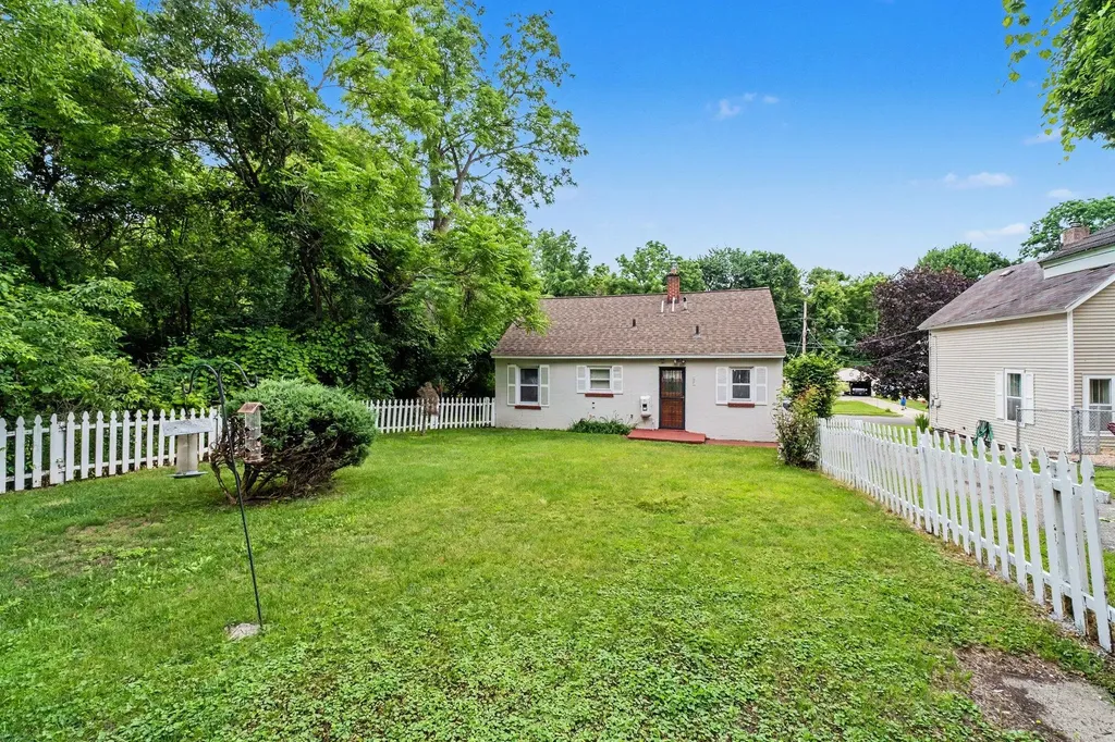 429 Coldbrook Street NE Grand Rapids City MI 49503