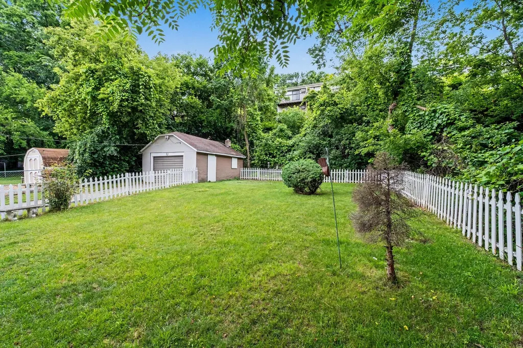 429 Coldbrook Street NE Grand Rapids City MI 49503
