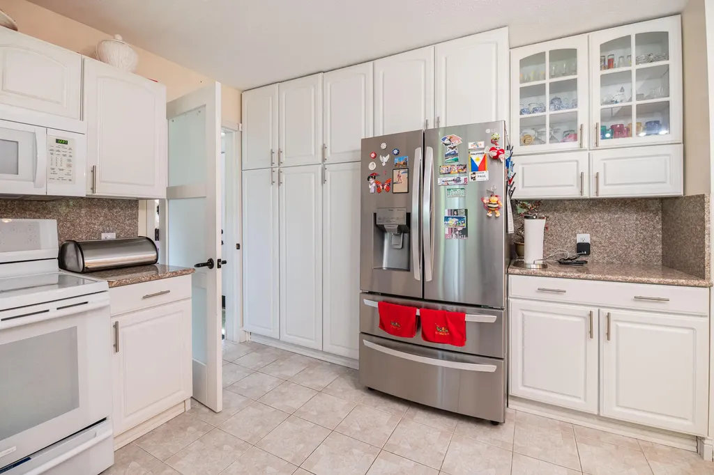 989 Mccabe Avenue NE Ada Township MI 49301