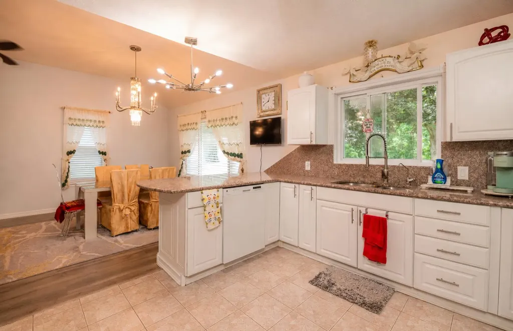 989 Mccabe Avenue NE Ada Township MI 49301