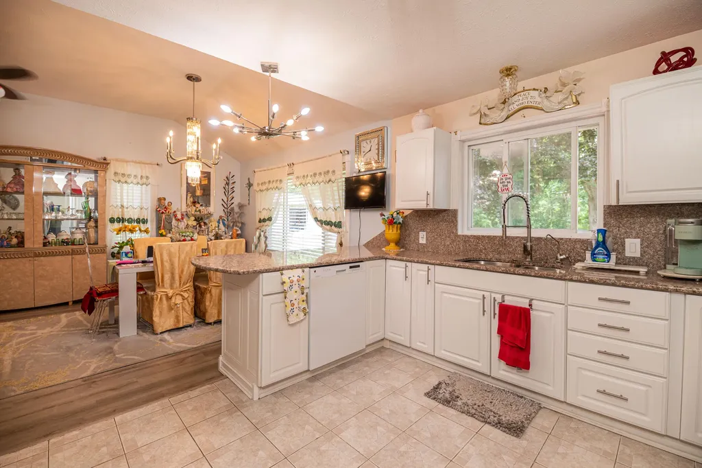 989 Mccabe Avenue NE Ada Township MI 49301