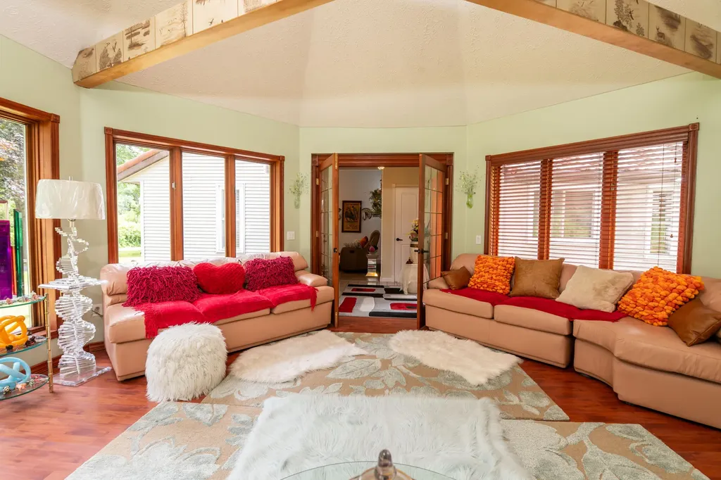 989 Mccabe Avenue NE Ada Township MI 49301