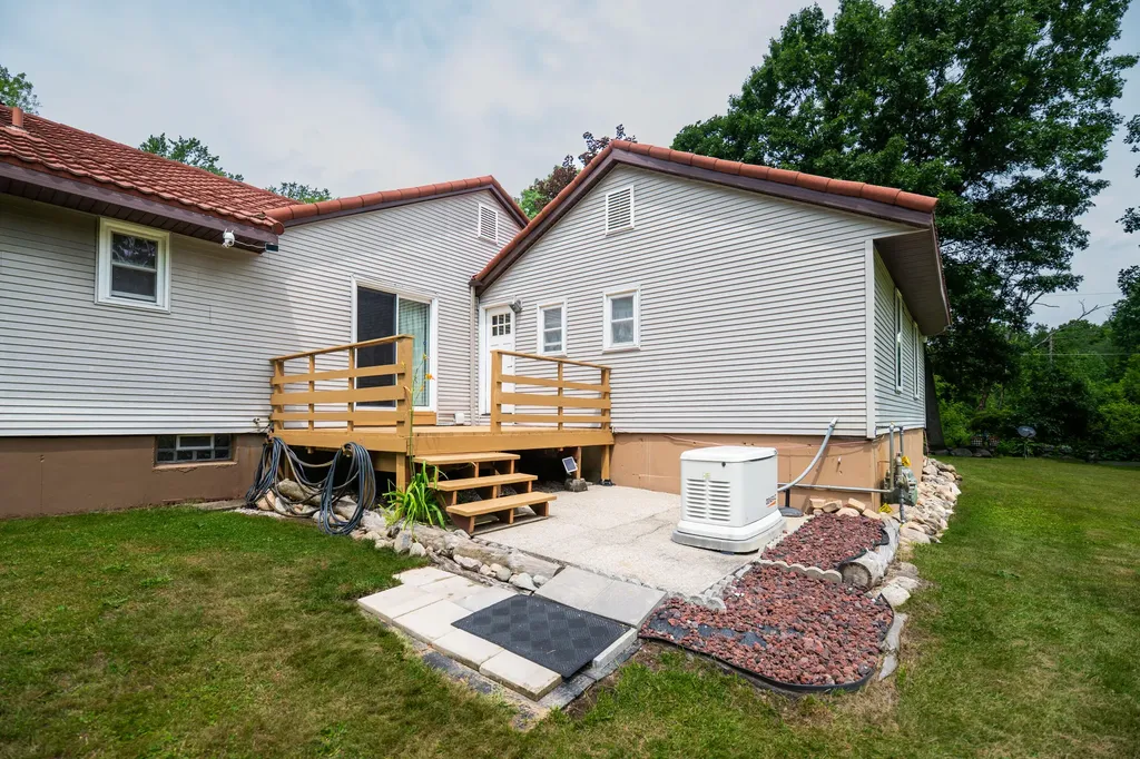 989 Mccabe Avenue NE Ada Township MI 49301