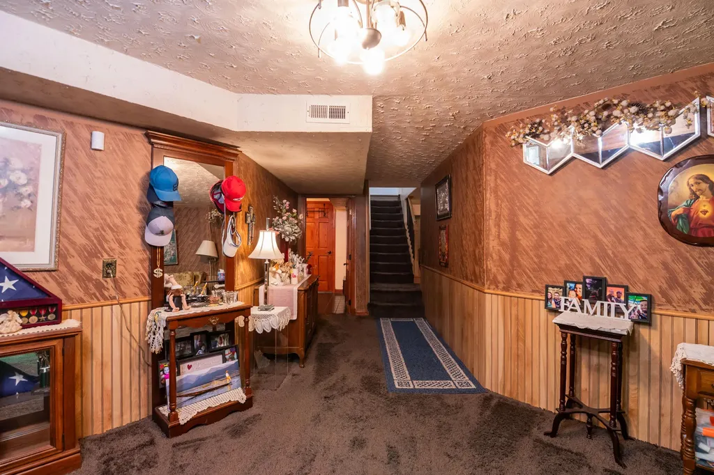 989 Mccabe Avenue NE Ada Township MI 49301