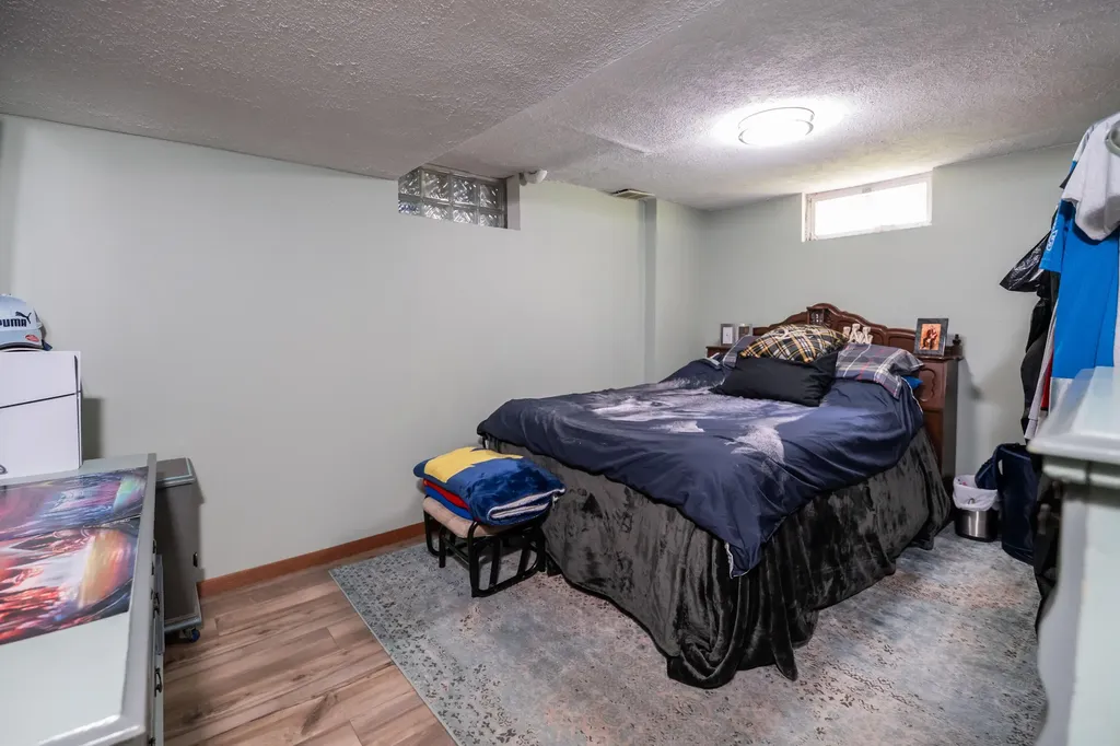 989 Mccabe Avenue NE Ada Township MI 49301