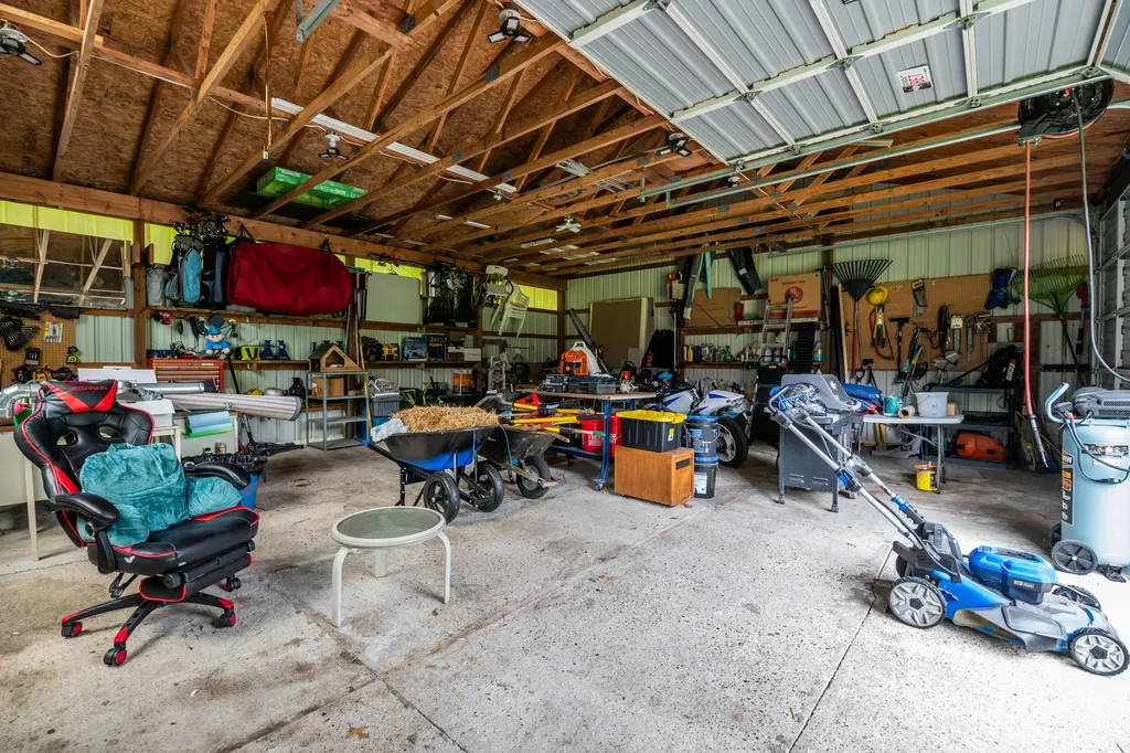 989 Mccabe Avenue NE Ada Township MI 49301