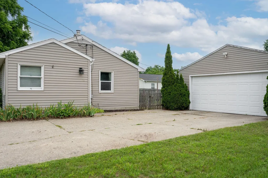 6424 College Avenue SE Gaines Charter Township MI 49548