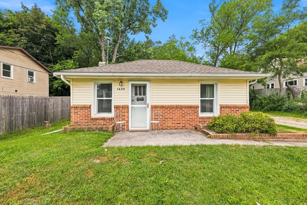 1629 Bristol Avenue NW Grand Rapids City MI 49504