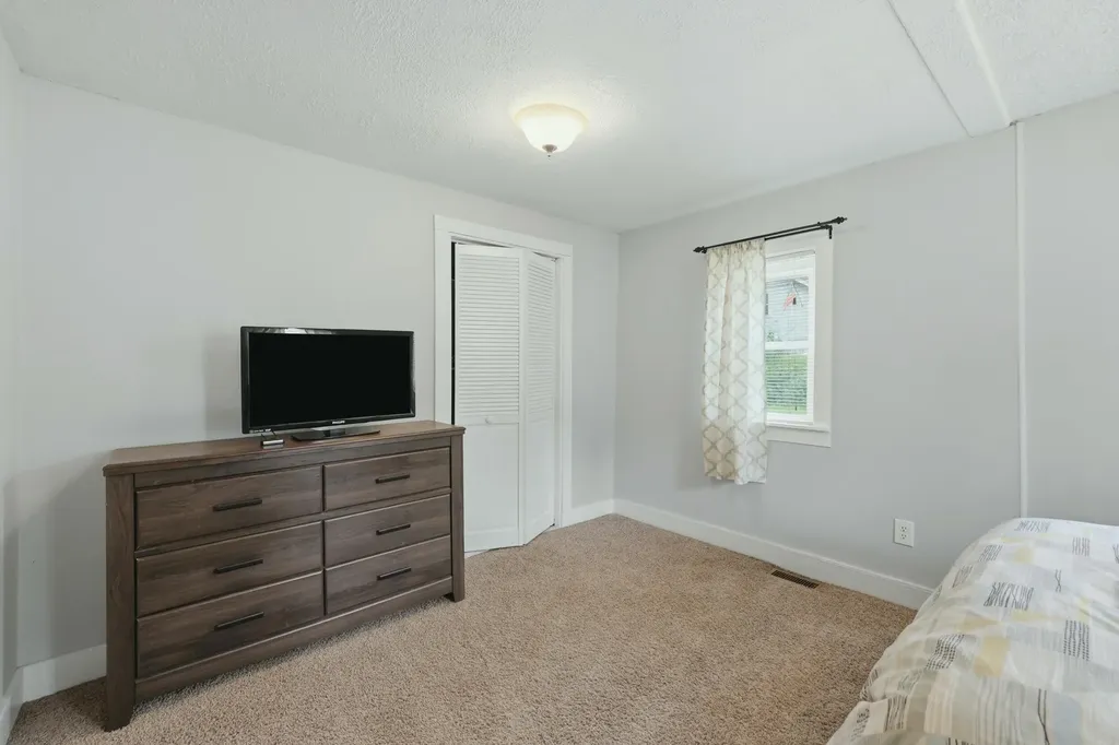 1629 Bristol Avenue NW Grand Rapids City MI 49504