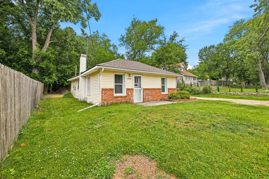 1629 Bristol Avenue NW Grand Rapids City MI 49504