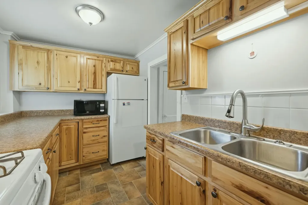 1629 Bristol Avenue NW Grand Rapids City MI 49504