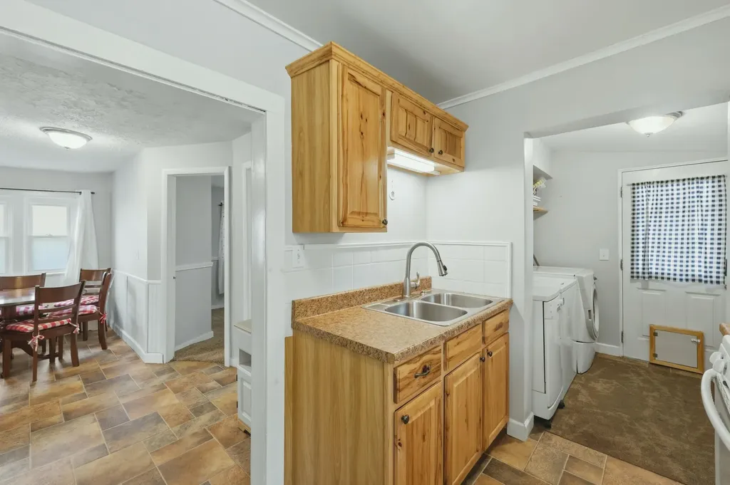1629 Bristol Avenue NW Grand Rapids City MI 49504