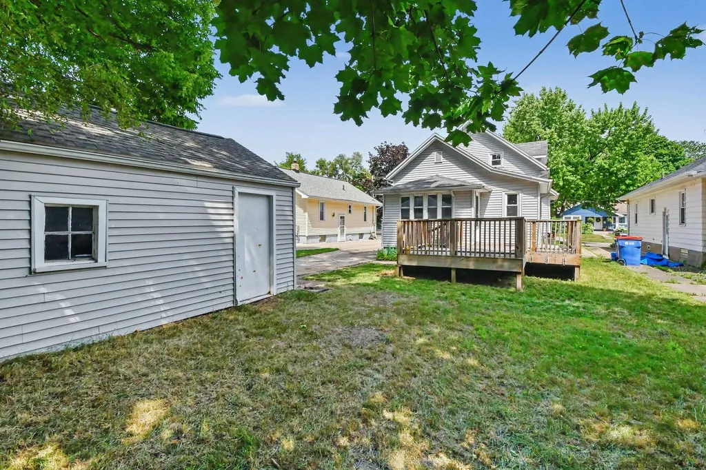 2041 Edgewood Avenue NE Grand Rapids City MI 49505