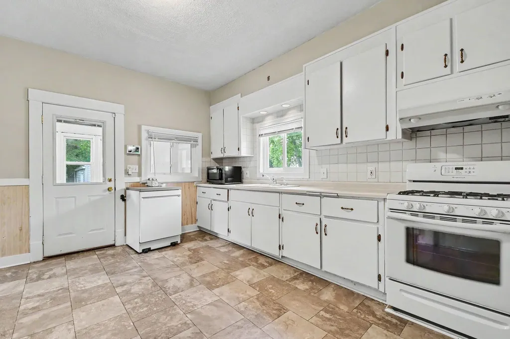 2041 Edgewood Avenue NE Grand Rapids City MI 49505