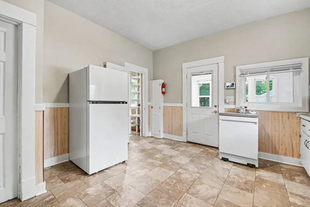 2041 Edgewood Avenue NE Grand Rapids City MI 49505
