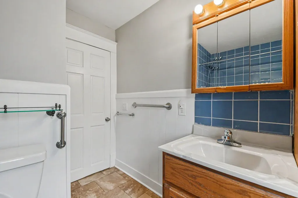 2041 Edgewood Avenue NE Grand Rapids City MI 49505