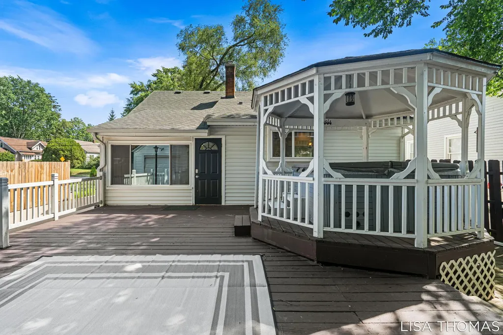 817 Joslin Street SE Grand Rapids City MI 49507