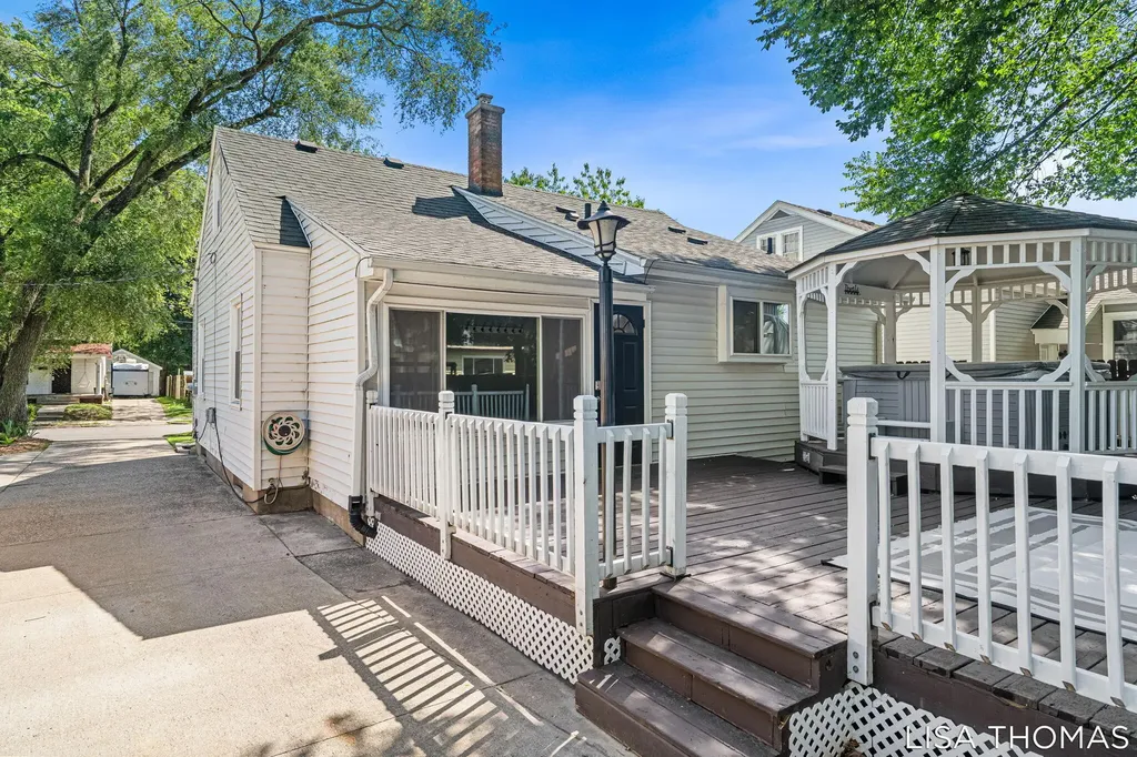 817 Joslin Street SE Grand Rapids City MI 49507