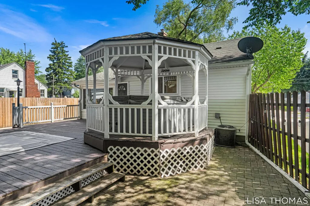 817 Joslin Street SE Grand Rapids City MI 49507