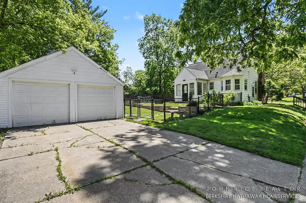 2101 Boston Street SE Grand Rapids City MI 49506