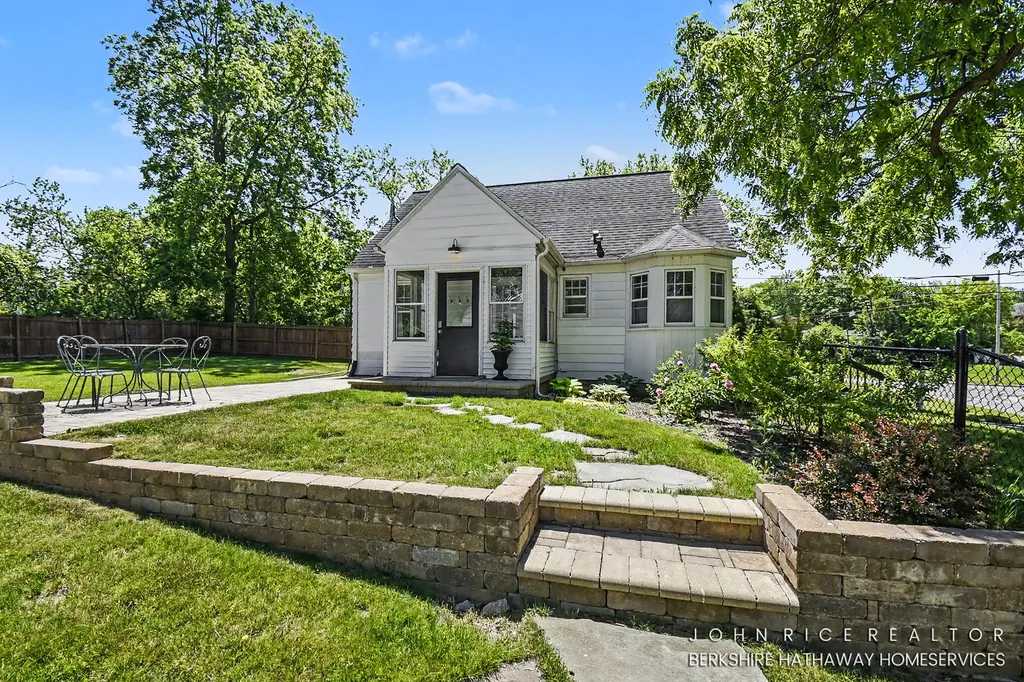 2101 Boston Street SE Grand Rapids City MI 49506