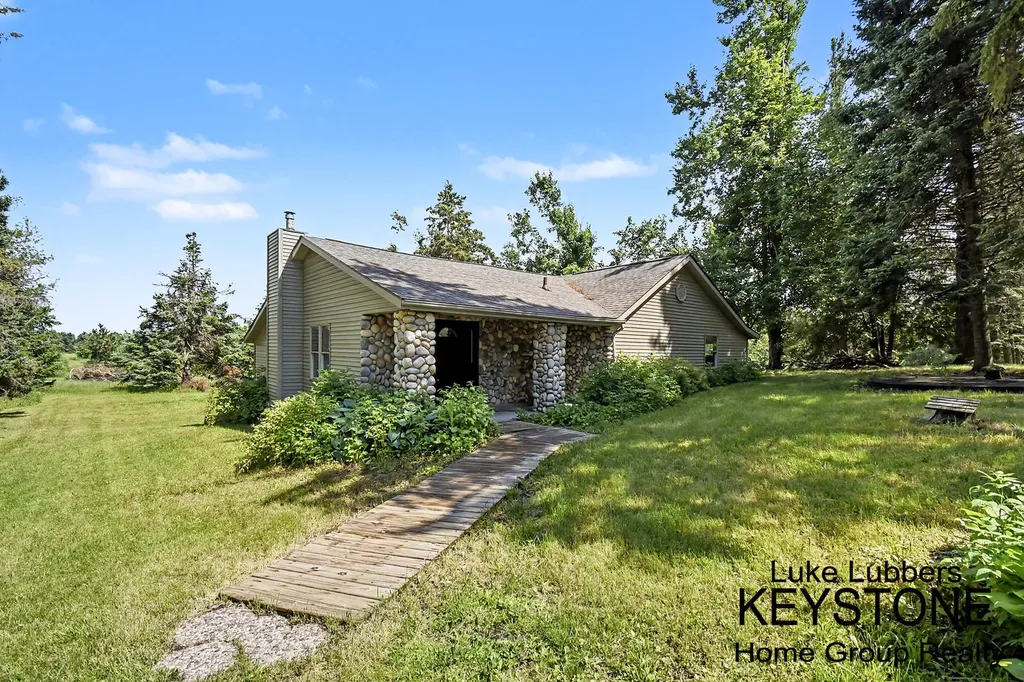 6079 M-32 Vienna Township MI 49709