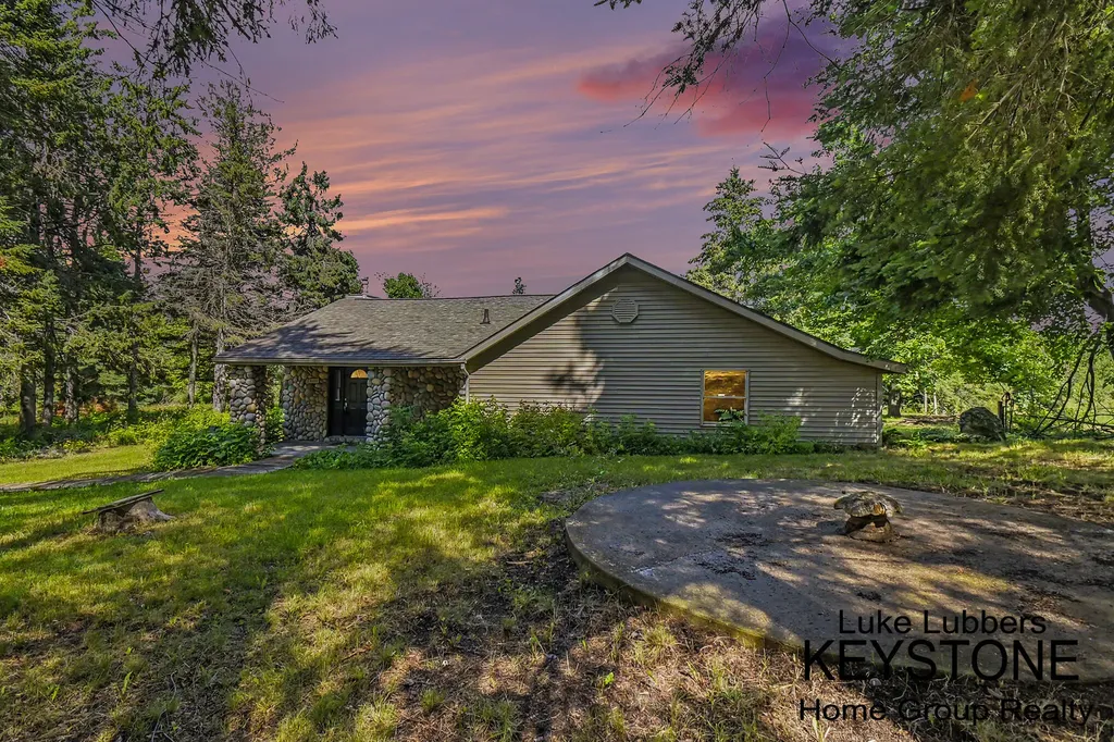 6079 M-32 Vienna Township MI 49709