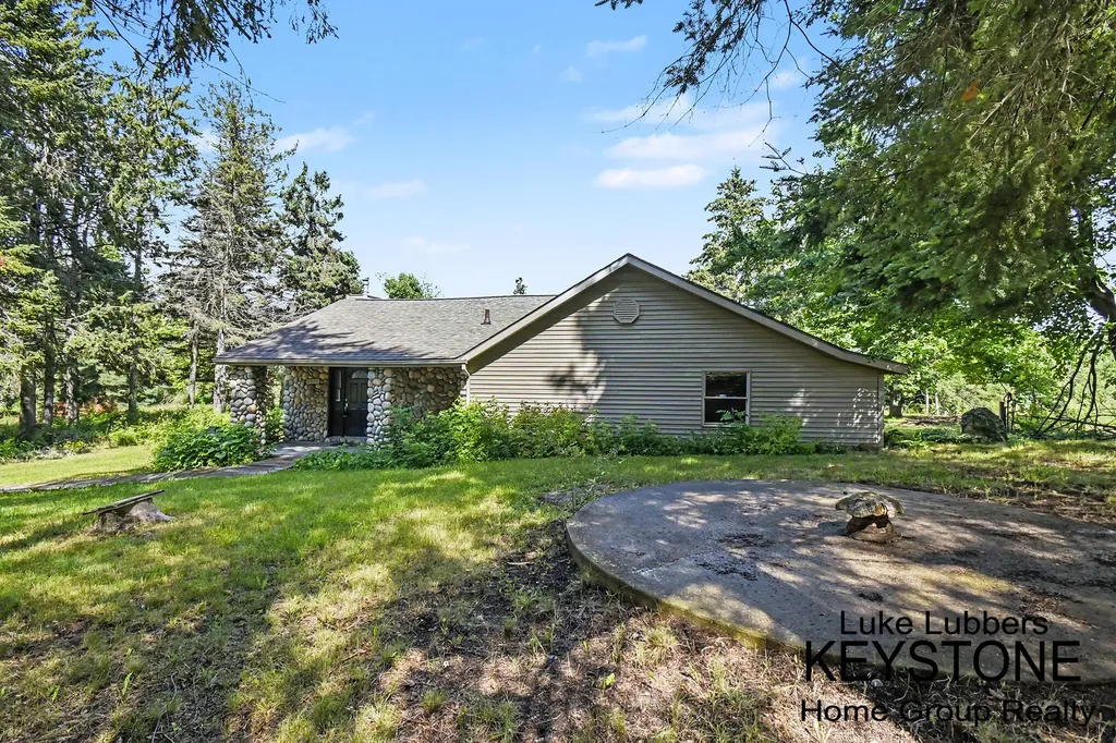 6079 M-32 Vienna Township MI 49709