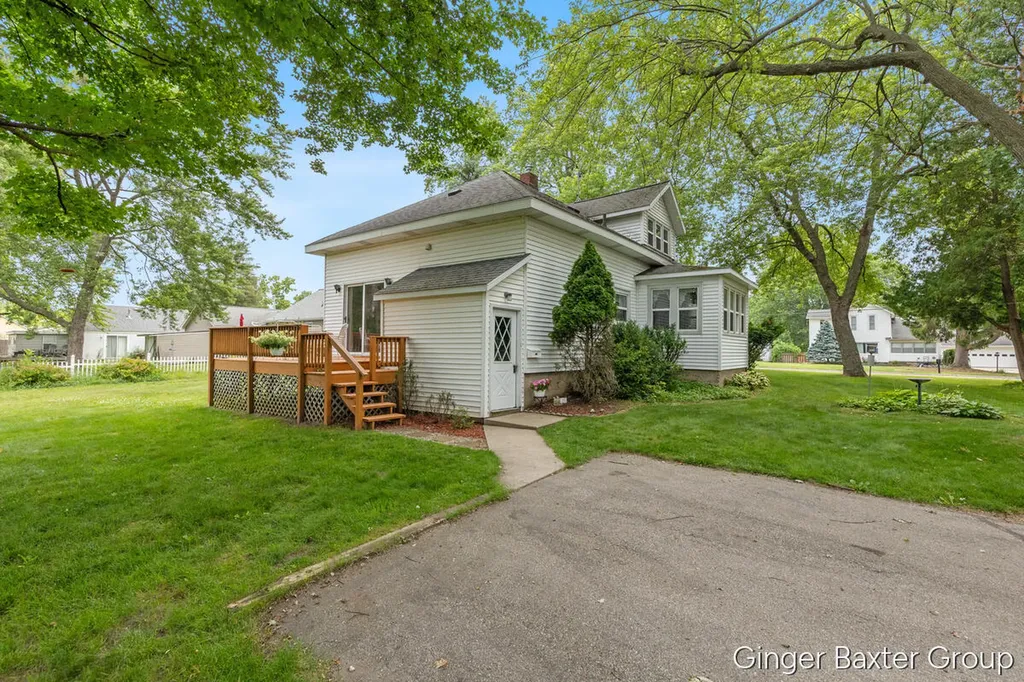 443 East Street Coopersville City MI 49404
