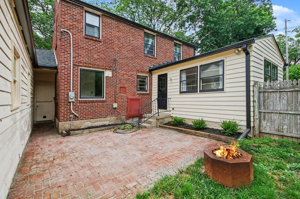 2324 Estelle Drive SE East Grand Rapids City MI 49506